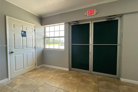 Купить коммерческую недвижимость в Клуистон, Флорида № 1977568 - фото 24