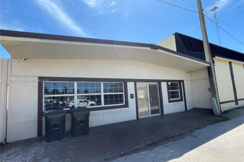 Купить коммерческую недвижимость в Клуистон, Флорида № 1977568 - фото 14