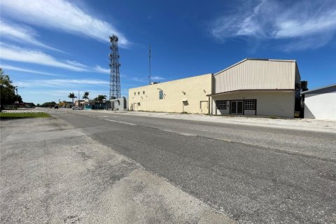 Купить коммерческую недвижимость в Клуистон, Флорида № 1977568 - фото 6