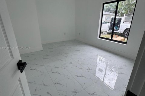 Immobilier commercial à vendre à Miami, Floride № 1964064 - photo 4