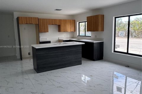 Immobilier commercial à vendre à Miami, Floride № 1964064 - photo 8