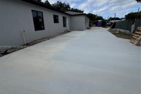 Immobilier commercial à vendre à Miami, Floride № 1964064 - photo 6