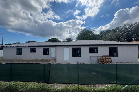 Immobilier commercial à vendre à Miami, Floride № 1964064 - photo 1