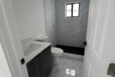 Immobilier commercial à vendre à Miami, Floride № 1964064 - photo 2