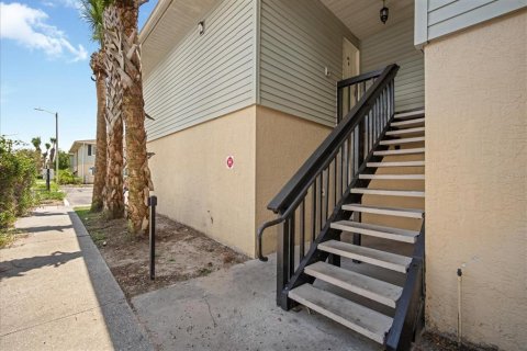 Condominio en venta en Brandon, Florida, 2 dormitorios, 85.28 m2 № 1904398 - foto 1