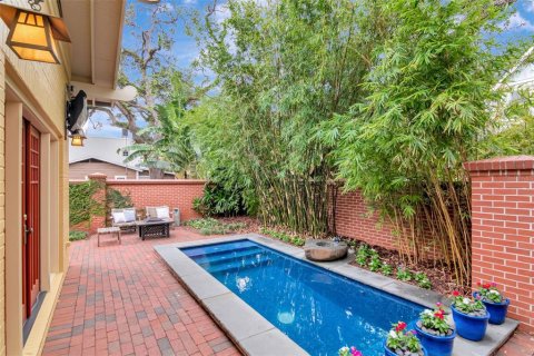 House in Tampa, Florida 4 bedrooms, 289.58 sq.m. № 2093882 - photo 28