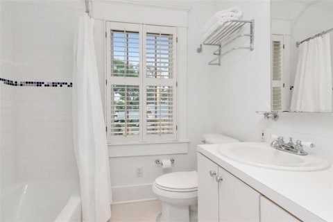 House in Tampa, Florida 4 bedrooms, 289.58 sq.m. № 2093882 - photo 24