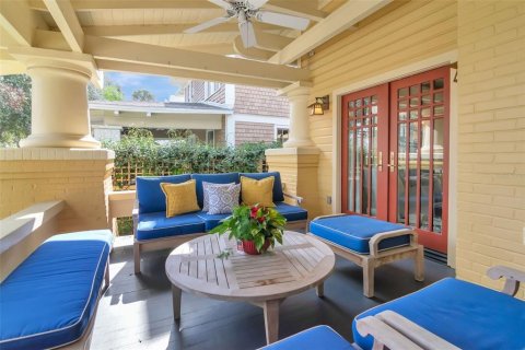 House in Tampa, Florida 4 bedrooms, 289.58 sq.m. № 2093882 - photo 2