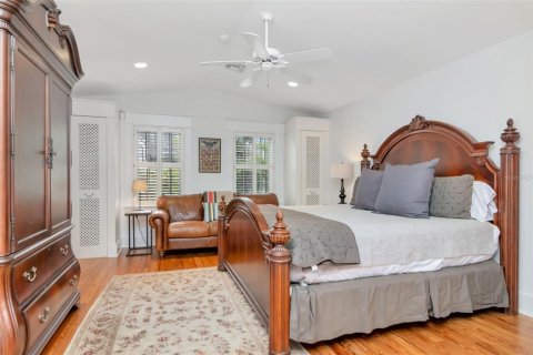 House in Tampa, Florida 4 bedrooms, 289.58 sq.m. № 2093882 - photo 23