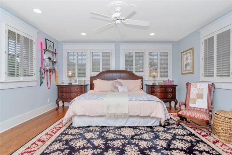 House in Tampa, Florida 4 bedrooms, 289.58 sq.m. № 2093882 - photo 19