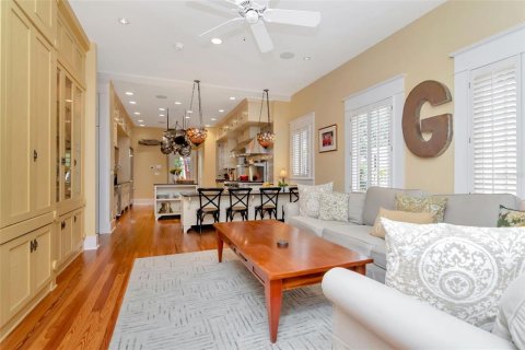 House in Tampa, Florida 4 bedrooms, 289.58 sq.m. № 2093882 - photo 6