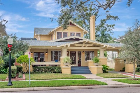 House in Tampa, Florida 4 bedrooms, 289.58 sq.m. № 2093882