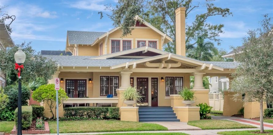 House in Tampa, Florida 4 bedrooms, 289.58 sq.m. № 2093882