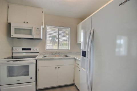 Condo in Bradenton, Florida, 1 bedroom  № 2234190 - photo 7