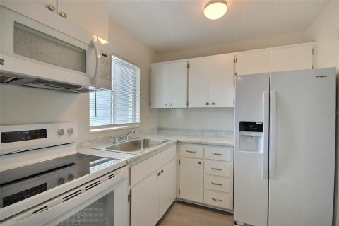 Condo in Bradenton, Florida, 1 bedroom  № 2234190 - photo 5