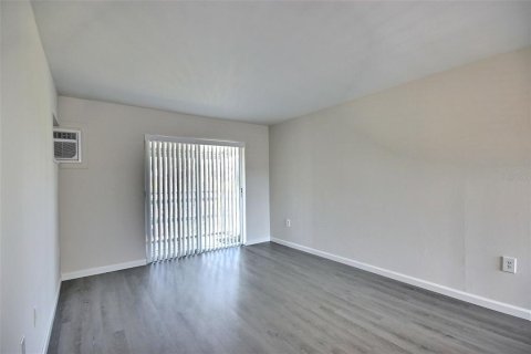 Condo in Bradenton, Florida, 1 bedroom  № 2234190 - photo 11