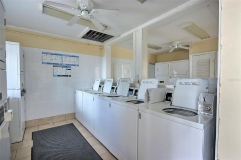 Condo in Bradenton, Florida, 1 bedroom  № 2234190 - photo 18
