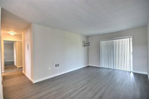 Condo in Bradenton, Florida, 1 bedroom  № 2234190 - photo 10
