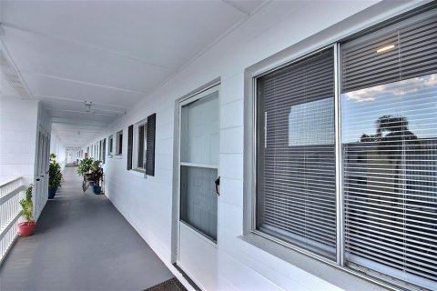 Condo in Bradenton, Florida, 1 bedroom  № 2234190 - photo 3