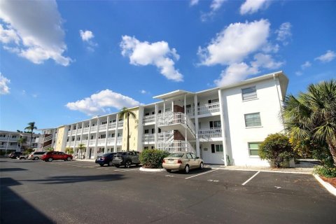 Condo in Bradenton, Florida, 1 bedroom  № 2234190