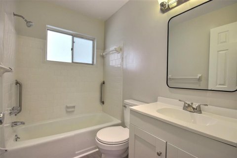 Condo in Bradenton, Florida, 1 bedroom  № 2234190 - photo 14