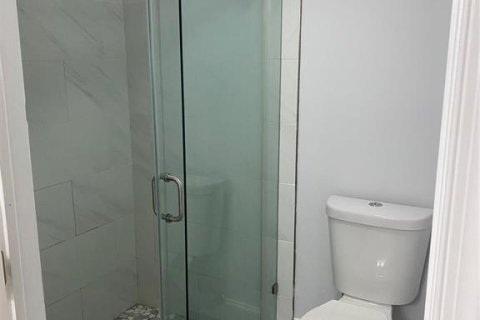 Снять в аренду кондоминиум в Бока-Ратон, Флорида 3 комнаты, 85.47м2, № 2147170 - фото 8