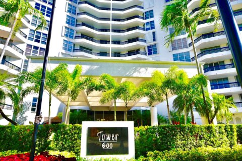 Condominio en venta en Aventura, Florida, 2 dormitorios, 109.72 m2 № 1706159 - foto 2