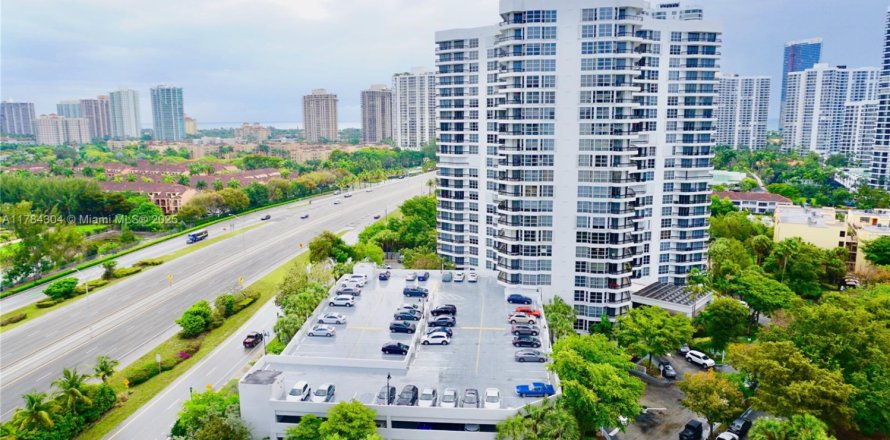Condominio en Aventura, Florida, 2 dormitorios  № 1706159