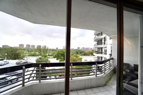 Condominio en venta en Aventura, Florida, 2 dormitorios, 109.72 m2 № 1706159 - foto 10