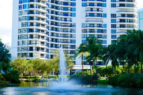 Condominio en venta en Aventura, Florida, 2 dormitorios, 109.72 m2 № 1706159 - foto 3