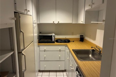 House in New Smyrna Beach, Florida 4 bedrooms, 329.43 sq.m. № 1777447 - photo 6