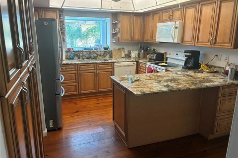 House in New Smyrna Beach, Florida 4 bedrooms, 329.43 sq.m. № 1777447 - photo 5
