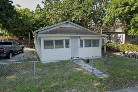 House in Miami, Florida 2 bedrooms, 46.45 sq.m. № 1735626 - photo 1