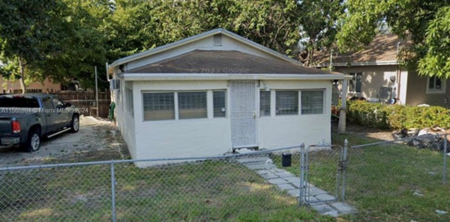 House in Miami, Florida 2 bedrooms, 46.45 sq.m. № 1735626