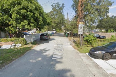 House in Miami, Florida 2 bedrooms, 46.45 sq.m. № 1735626 - photo 3