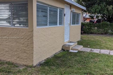 House in Miami, Florida 2 bedrooms, 46.45 sq.m. № 1735626 - photo 5