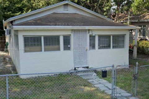 House in Miami, Florida 2 bedrooms, 46.45 sq.m. № 1735626 - photo 2