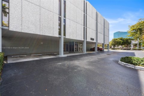 Propiedad comercial en venta en Fort Lauderdale, Florida № 1755827 - foto 4