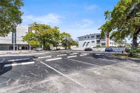 Propiedad comercial en venta en Fort Lauderdale, Florida № 1755827 - foto 1