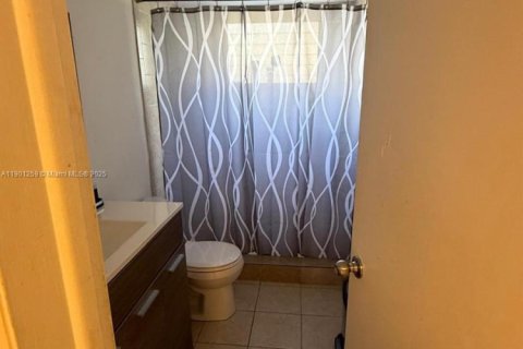 Condo in North Miami, Florida, 2 bedrooms № 1953971 - photo 8