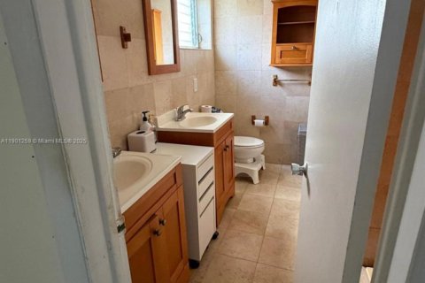 Condo in North Miami, Florida, 2 bedrooms № 1953971 - photo 3