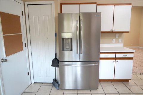 House in Plant City, Florida 3 bedrooms, 139.73 sq.m. № 2149018 - photo 7