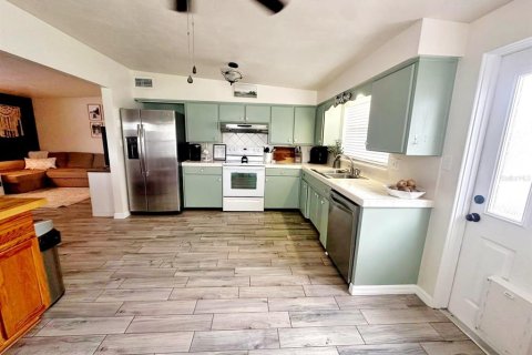 House in Auburndale, Florida 3 bedrooms, 125.98 sq.m. № 1851274 - photo 11