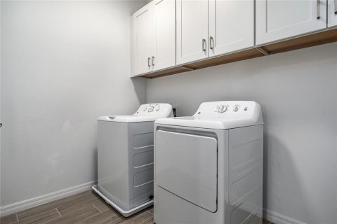 Townhouse in Sarasota, Florida 3 bedrooms, 172.15 sq.m. № 2273014 - photo 16