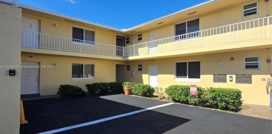 Appartement à Pembroke Pines, Floride 1 chambre, 728.26 m2 № 1975817