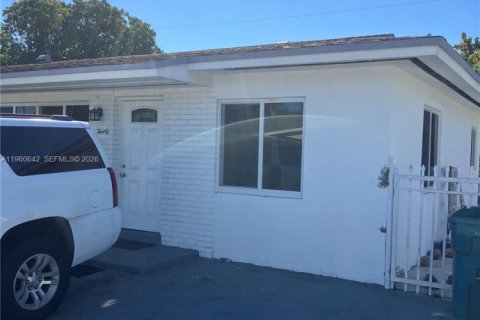 Купить виллу или дом в Майами-Гарденс, Флорида 3 спальни, 152.27м2, № 2023264 - фото 2