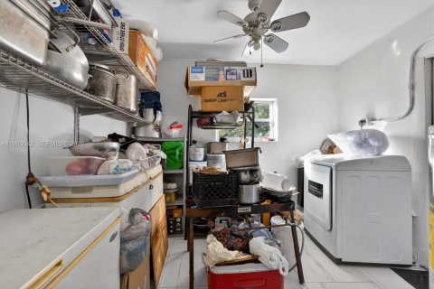 House in Miami Gardens, Florida 3 bedrooms, 152.27 sq.m. № 2023264 - photo 17