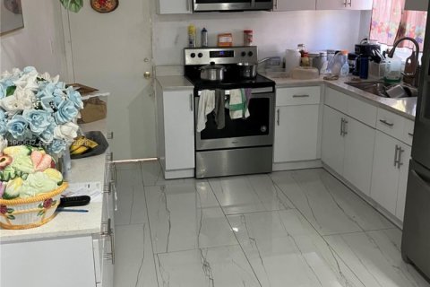 Купить виллу или дом в Майами-Гарденс, Флорида 3 спальни, 152.27м2, № 2023264 - фото 6