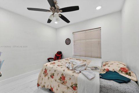 House in Miami Gardens, Florida 3 bedrooms, 152.27 sq.m. № 2023264 - photo 11