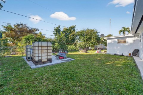 House in Miami Gardens, Florida 3 bedrooms, 152.27 sq.m. № 2023264 - photo 19